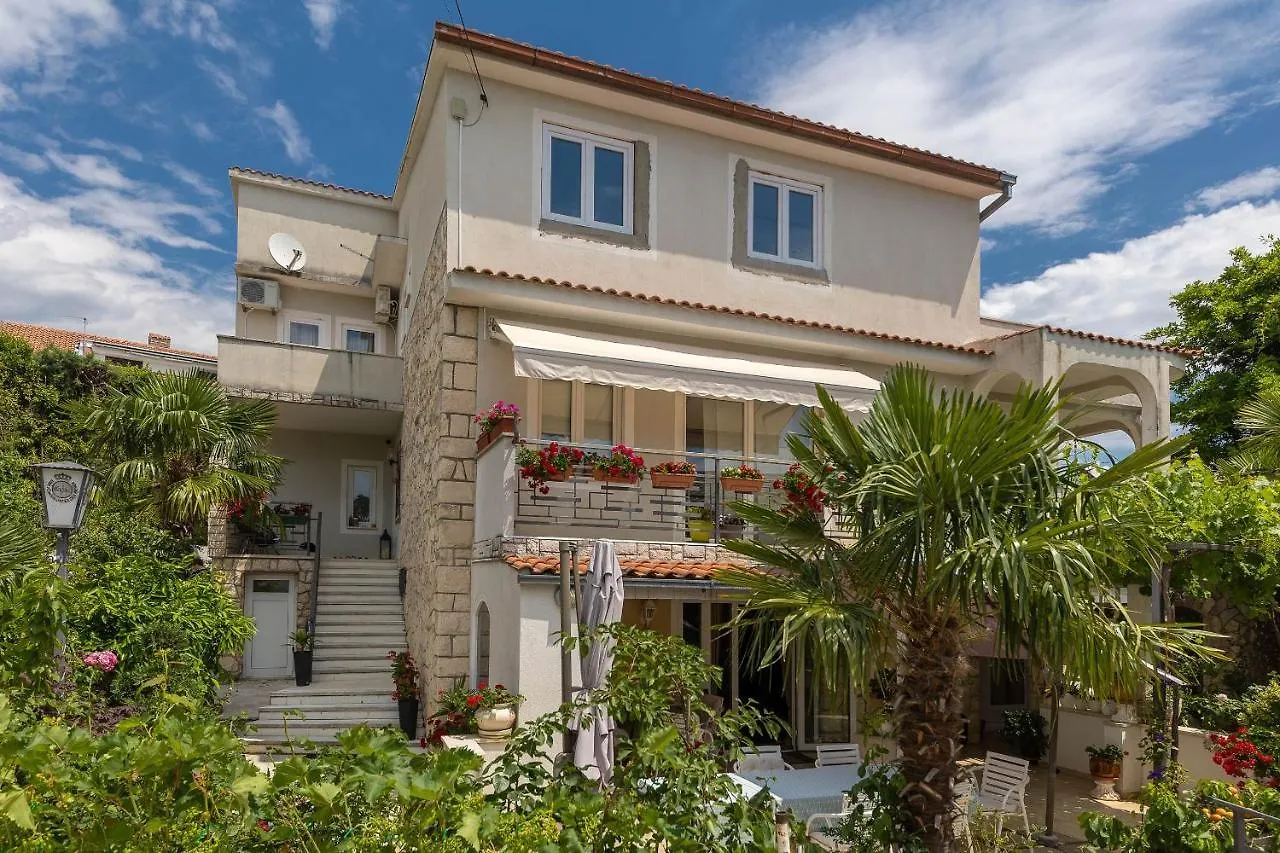 Villa Feral Apartments